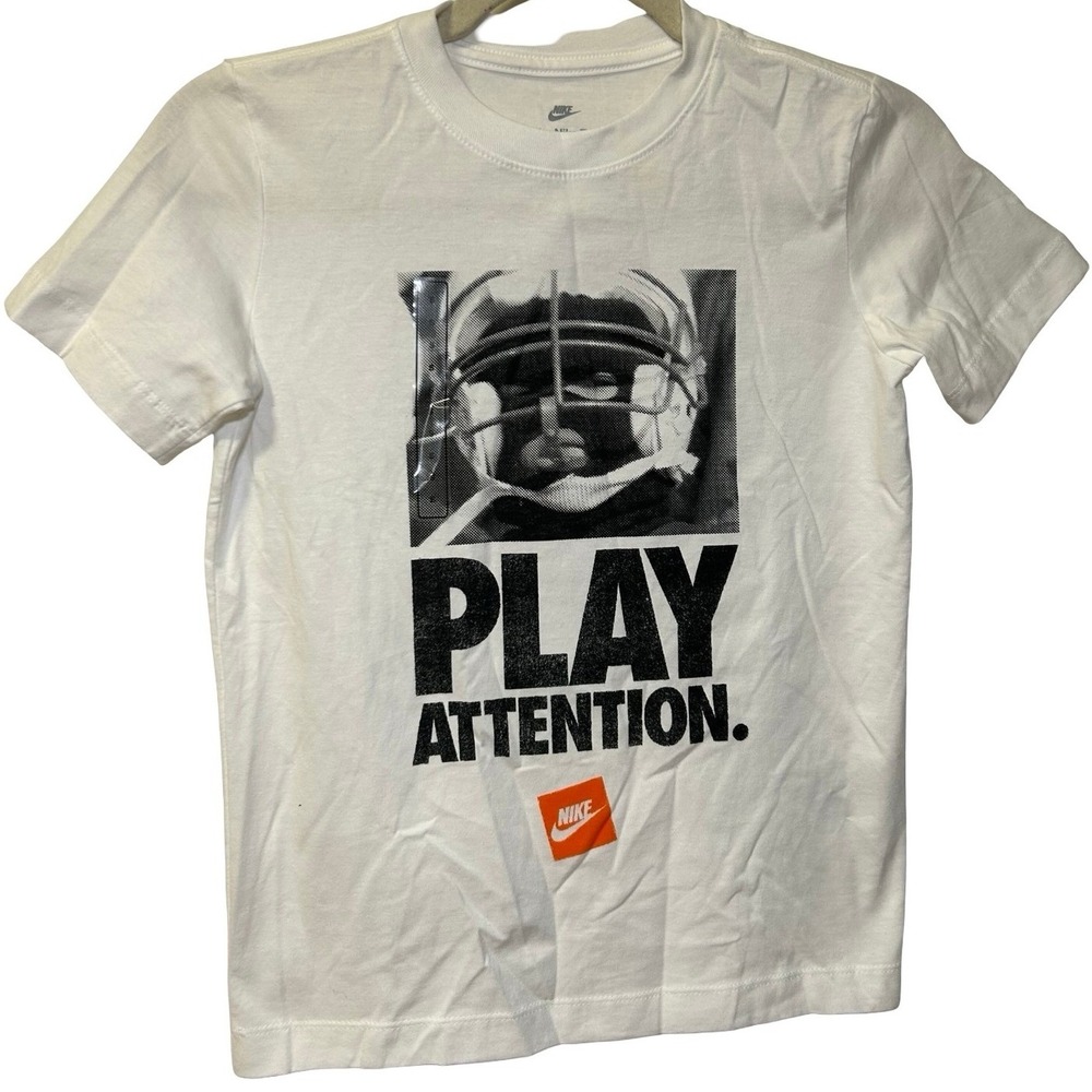 Nike Play Attention Graphic Regular Fit T-Shirt White Sz S NWT